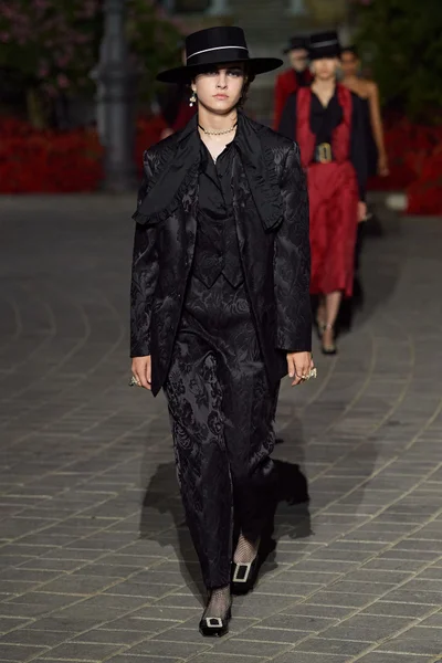 Look 32